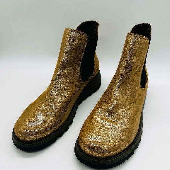 FLY LONDON WOMEN’S CHELSEAEA PULL ON LEATHER GOLD BOOTIE SIZE 39 - Picture 3 of 16